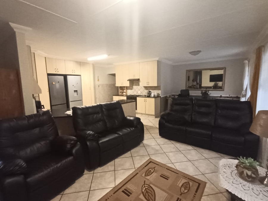 To Let 3 Bedroom Property for Rent in Island View Western Cape